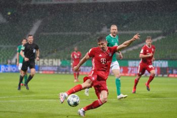 Dyrektor Bayernu: Nowy kontrakt Lewandowskiego? Mamy problemy finansowe